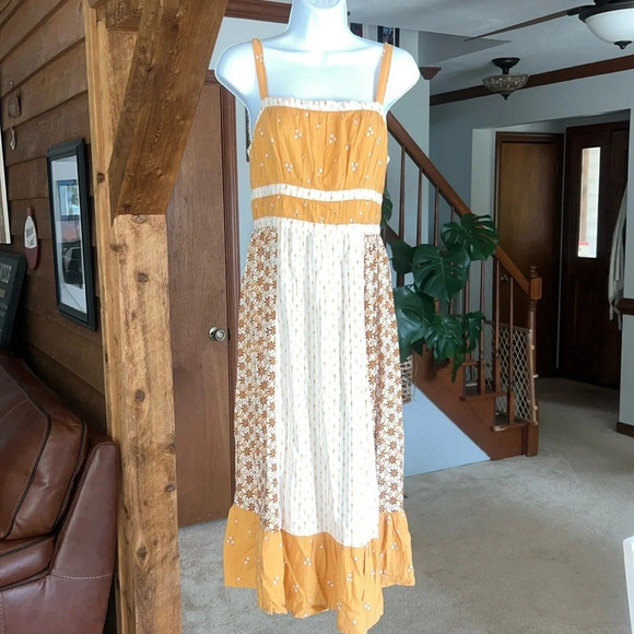 Aeropostale Size Medium Tie Back Milk Maid Style Dress Dark Yellow / Cream Tan - Picture 2 of 10